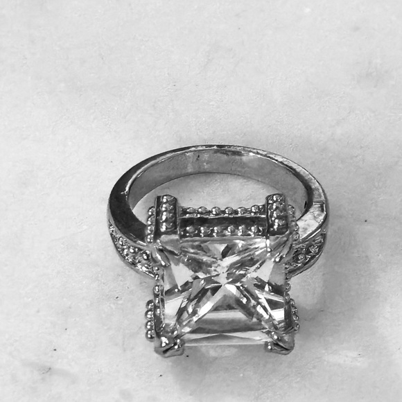 Jewelry - Elegant Silver-Toned Women's Ring